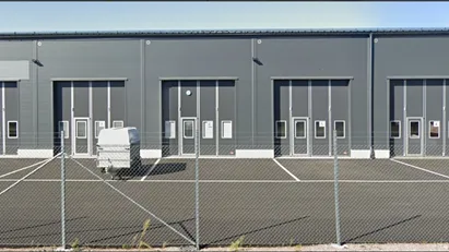 Lokal uthyres: Kontor 98 m² + Lager 206 m² med stora portar