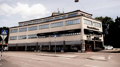 Ledig lokal 175m2 i topp­läge – markplan med egen port!