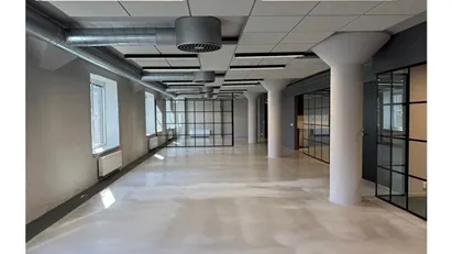 Ett stenkast från centralstationen ligger detta unika och nyrenoverade kontor på 129 kvm med industriell känsla!