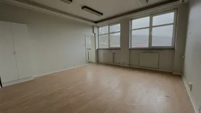 Flexibel lokal på 24 kvm i centrala Borås – perfekt som kontor, lager eller studio. Gemensamt pentry och WC ingår. 25...