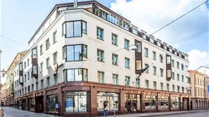 Lokal högst upp i byggnad med vacker utsikt samt egen balkong i söderläge